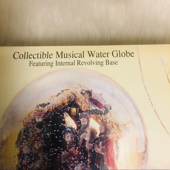 Collectible Musical Water Globe - Picture 10 of 11